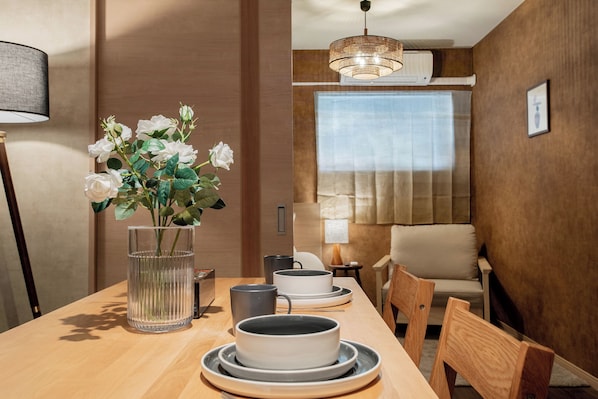 Comfort Room | In-room dining