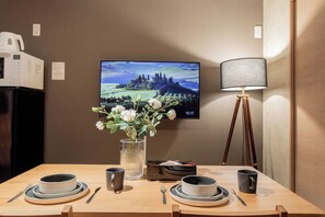 Comfort Room | In-room dining