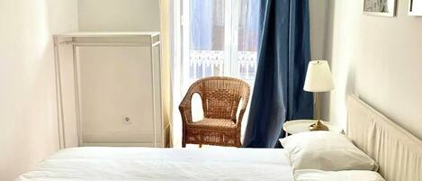 Fer et planche Ă  repasser, Wi-Fi, draps fournis