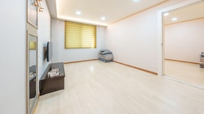 Basic Room, 2 Bedrooms (Room 203 (BBQ / Netflix)) | 1 bedroom, free WiFi