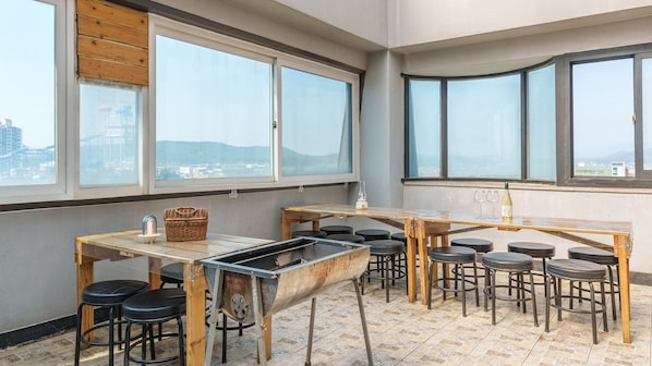 Basic Room, 1 Bedroom (Room 405 (BBQ / Netflix)) | 1 bedroom, free WiFi