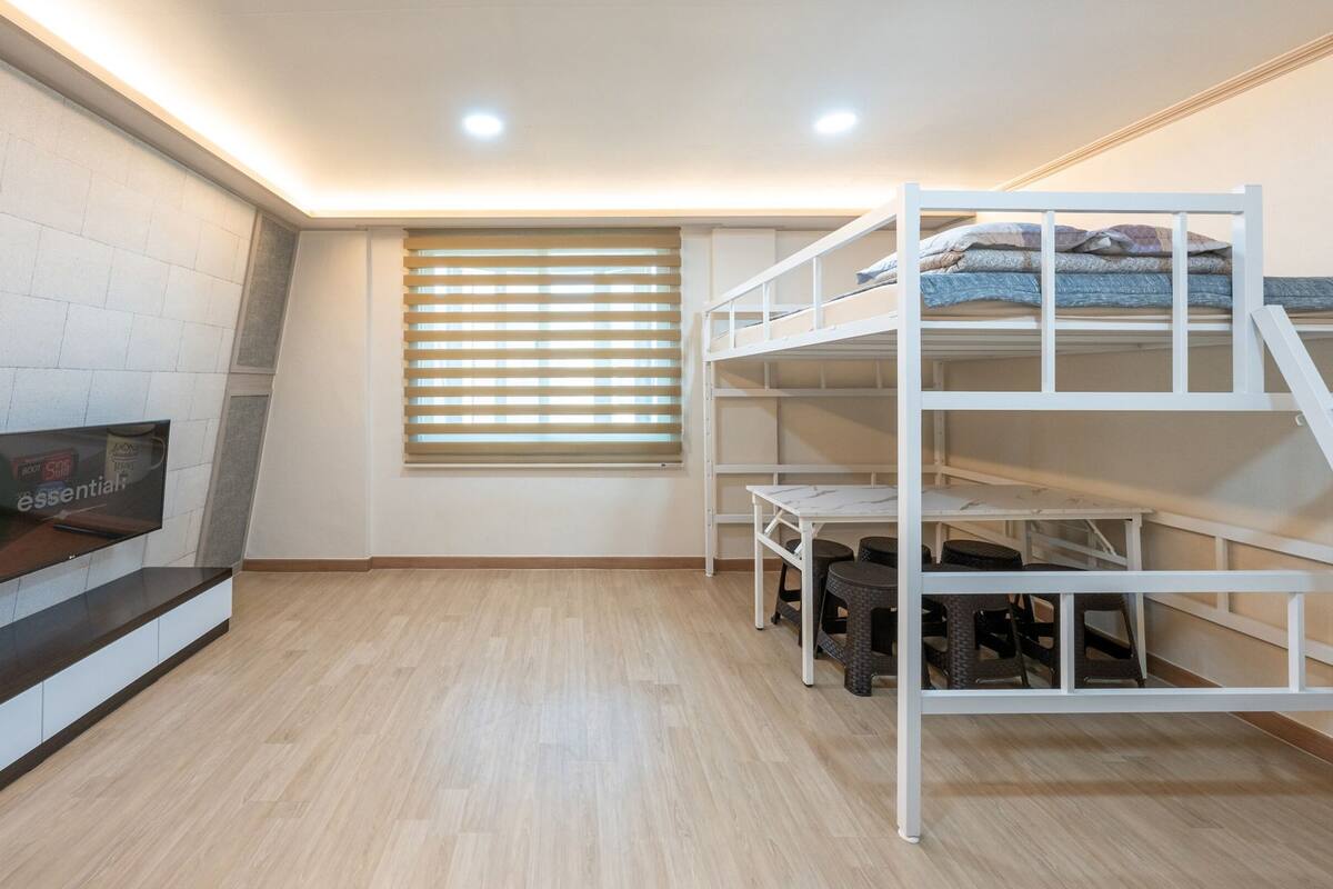 Basic Room, 1 Bedroom (Room 502 (BBQ / Netflix)) | 1 bedroom, free WiFi