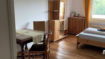 2 多间卧室、WiFi、床单