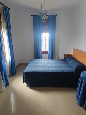 3 bedrooms, bed sheets