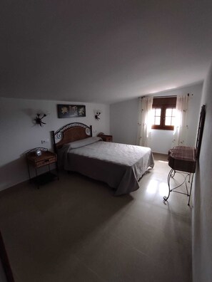 3 bedrooms, bed sheets