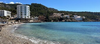 Bright apartment with terrace & sea view