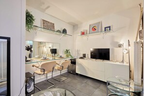 Apartment | Interior - Charming Duplex With Private Garden in Heart of Paris (Paris)