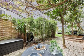 Apartment | Outdoor dining