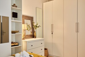 Apartment | Iron/ironing board, bed sheets - Charming Duplex With Private Garden in Heart of Paris (Paris)