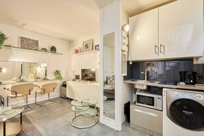 Apartment | Private kitchen | Fridge, microwave, oven, stovetop - Charming Duplex With Private Garden in Heart of Paris (Paris)