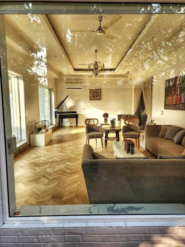 Lobby sitting area - The G8 Noida (Noida)