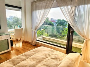 Chambre Royale, balcon, vue ville