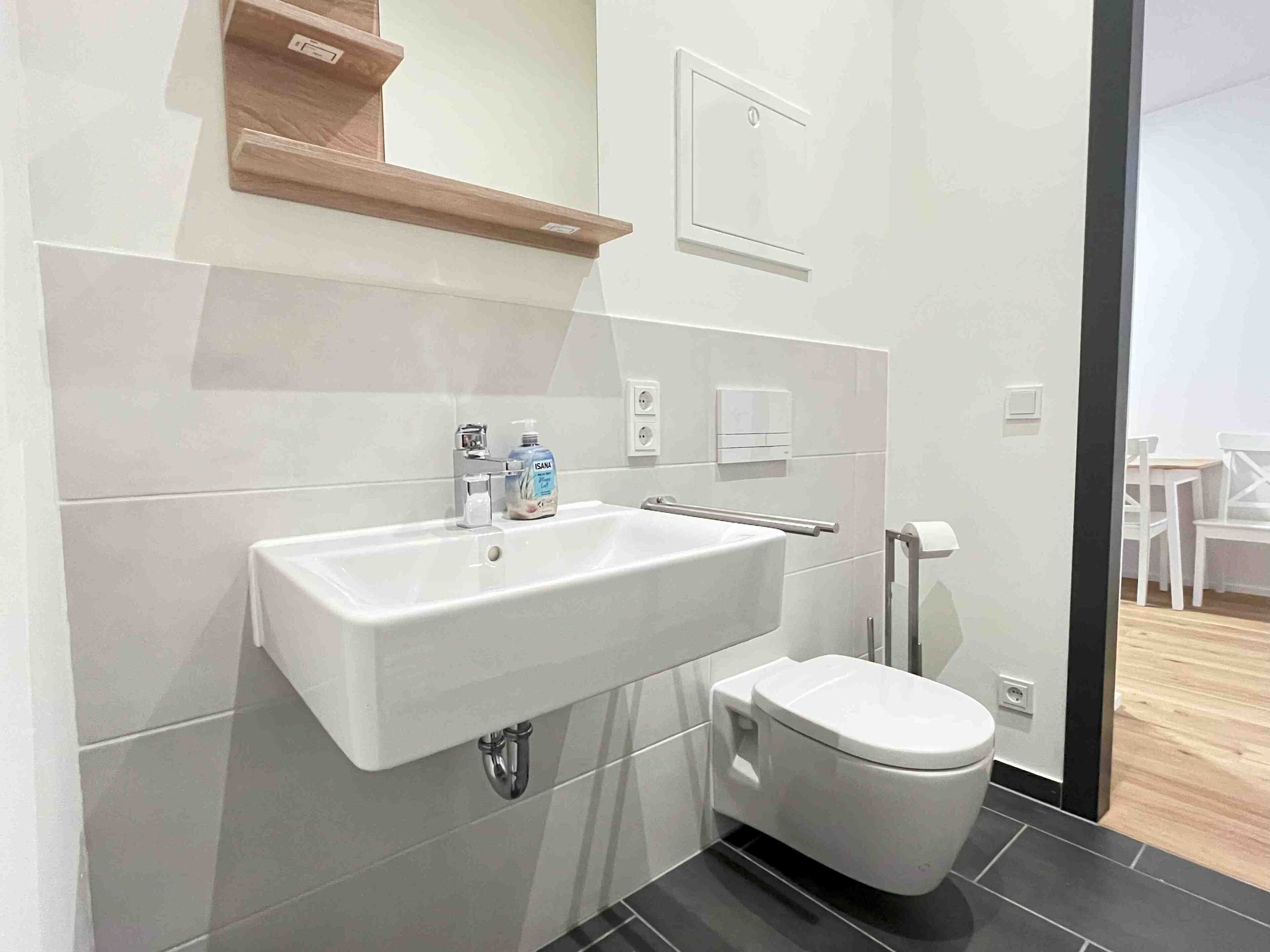 Serviettes fournies, savon, papier toilette