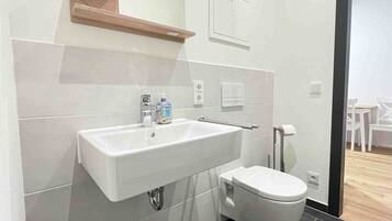 Serviettes fournies, savon, papier toilette