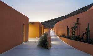 Exterior - Olen Syros (Syros)