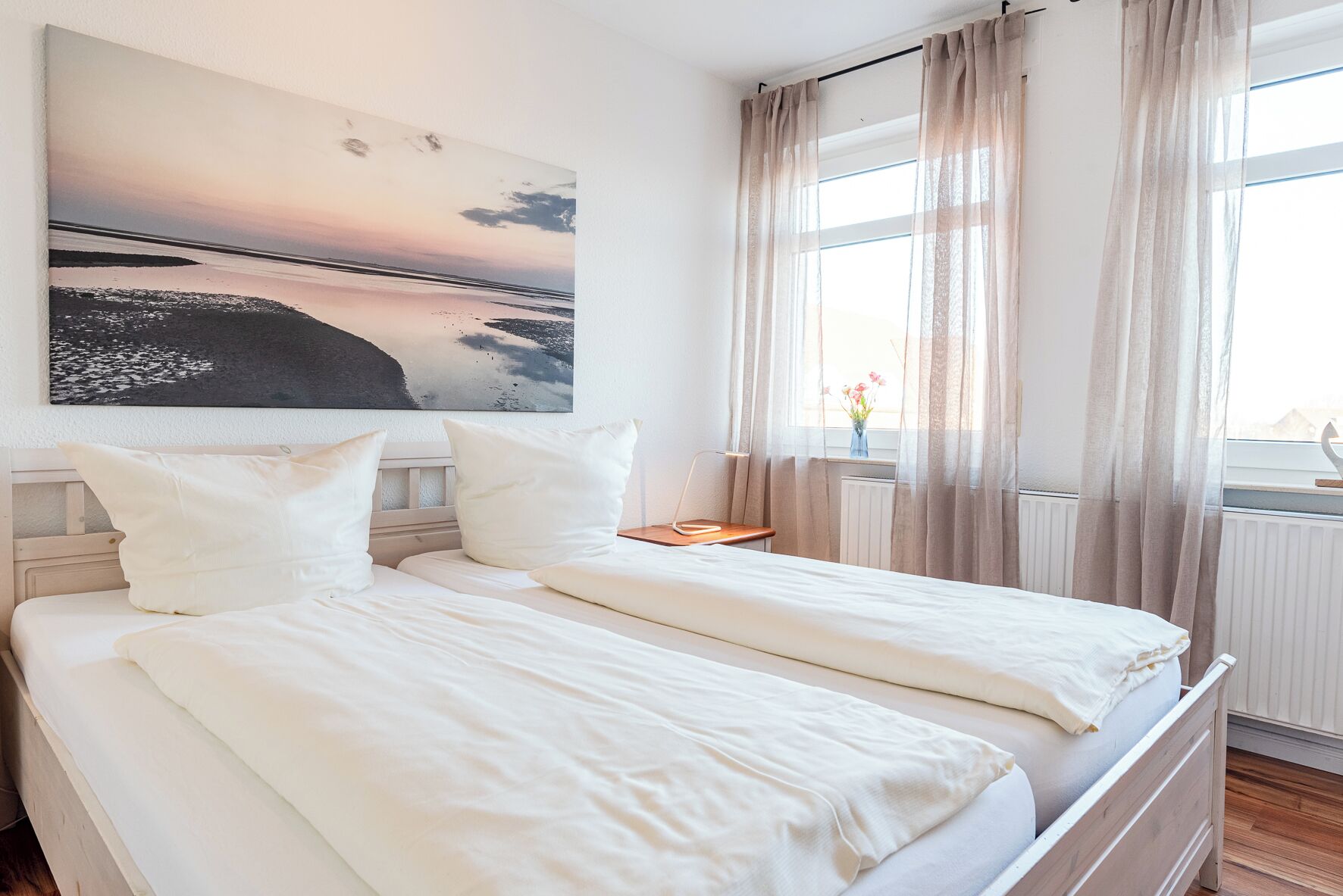 2 bedrooms, travel cot, free WiFi, bed sheets