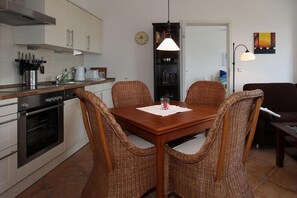 Refrigerador, horno, parrilla de estufa y lavavajillas 