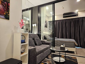 Condo, 1 Bedroom, Balcony | Living room