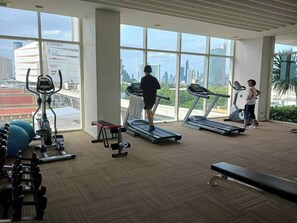 Condo, 1 habitación, balcón | Sala de fitness