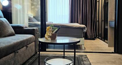 12th Floor Cozy Studio Room, 5-10 Mins Walk to Iconsiam and BTS