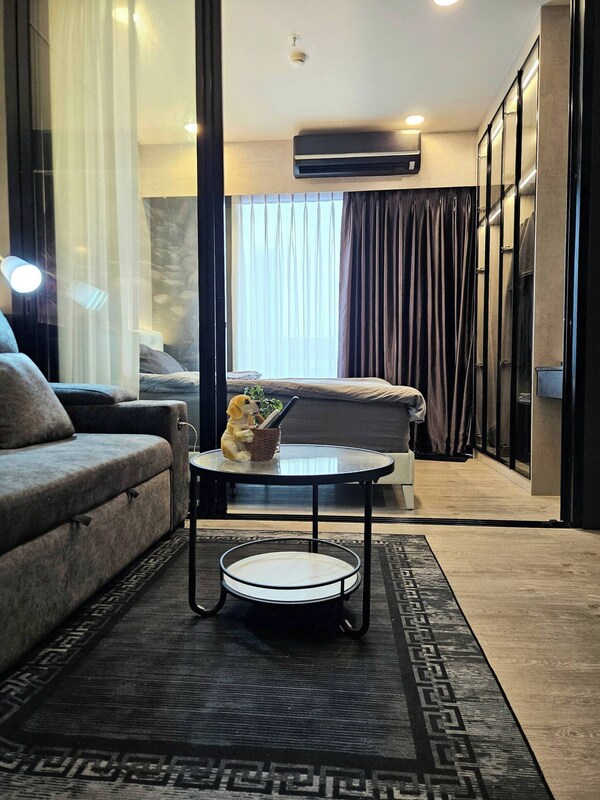 12th Floor Cozy Studio Room, 5-10 Mins Walk To Iconsiam And Bts - Khlong San