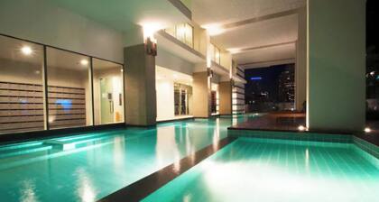 12th Floor Cozy Studio Room, 5-10 Mins Walk to Iconsiam and BTS