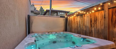 Outdoor spa tub