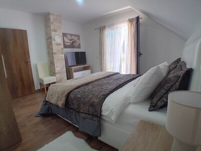 Cozy 3BR Villa near Durmitor National Park - Free WiFi & Parking - Nature Escape