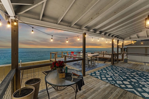 Soak in the Hot Tub! Water Views and Ocean Scent!