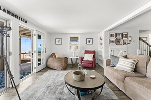 Smart TV - Soak in the Hot Tub! Water Views and Ocean Scent! (Scituate)