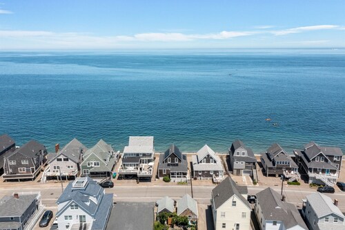 Walk on beach! Amazing views at Turner Tide!