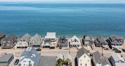 Walk on beach! Amazing views at Turner Tide!