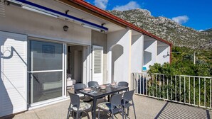 Exterior - Apartments Sun 4 You - One Bedroom Apartment With Terrace and Sea View (Karlobag)