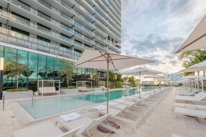 Pool - Stylish 3BR Retreat with Balcony – Walk to Beach! (Miami Beach)