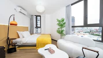 Espacio para trabajar con laptop y wifi gratis