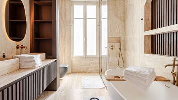 Handtücher, Seife, Toilettenpapier