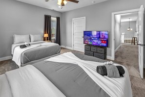 3 عدّة غرف نوم ومكواة/لوح كي وواي فاي وملاءات أسرّة