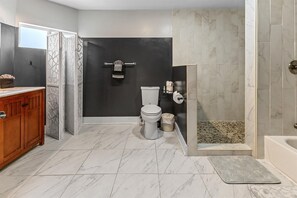 Dusche, Haartrockner, Shampoo