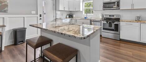 Refrigerador, microondas, horno, placa de cocina