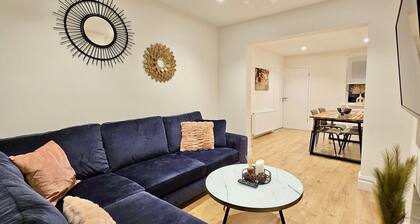 3BR Family-Friendly Stay | Kitchen, Living Room, Sleeps 6