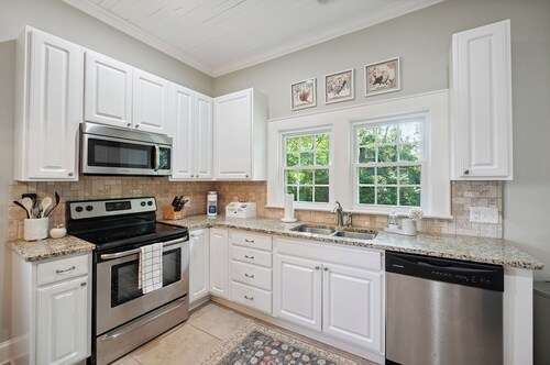 Cozy 2 bedroom in heart of Hickory, NC