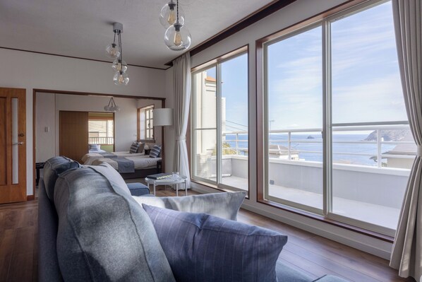 3 slaapkamers, een strijkplank/strijkijzer, wifi, beddengoed