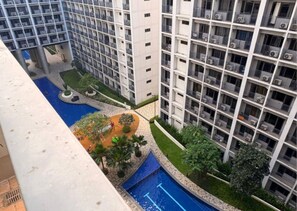 Condo, 1 habitación, balcón, vista a la ciudad | Alberca | Alberca al aire libre