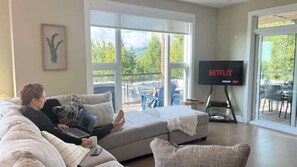 Fernseher, Kamin, Videospiele, Bücher