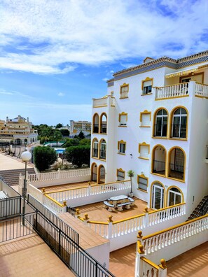 Terrace/patio - Apartment 'Buen Ambiente' with Shared Pool, Shared Garden and Wi-Fi (Orihuela)