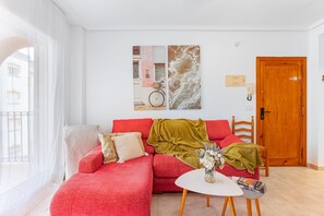 TV - Apartment 'Buen Ambiente' with Shared Pool, Shared Garden and Wi-Fi (Orihuela)