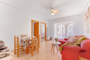 TV - Apartment 'Buen Ambiente' with Shared Pool, Shared Garden and Wi-Fi (Orihuela)