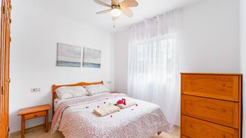 2 dormitorios, tabla de planchar con plancha, wifi y ropa de cama