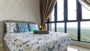 A bedroom with a large bed, a view of the countryside, and a window with curtains. - 3BR D'Pristine Suite Near LEGOLAND, Stunning Views (Nusajaya)