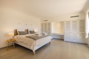 4 chambres, fer et planche à repasser, Wi-Fi gratuit, draps fournis